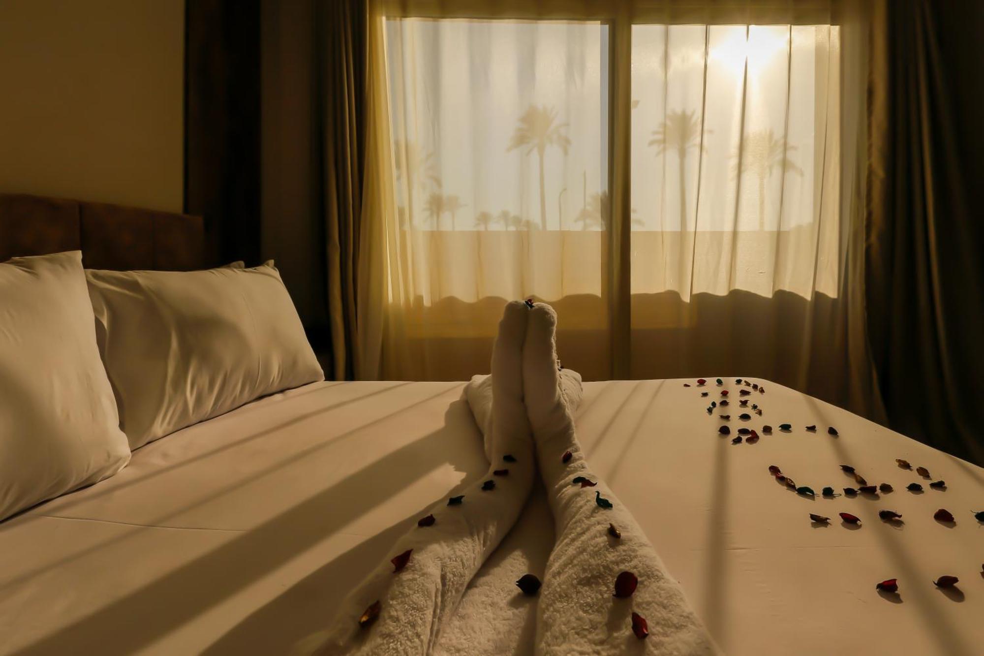 Taj Pyramids View Inn Kafrat al Jabal Exterior photo