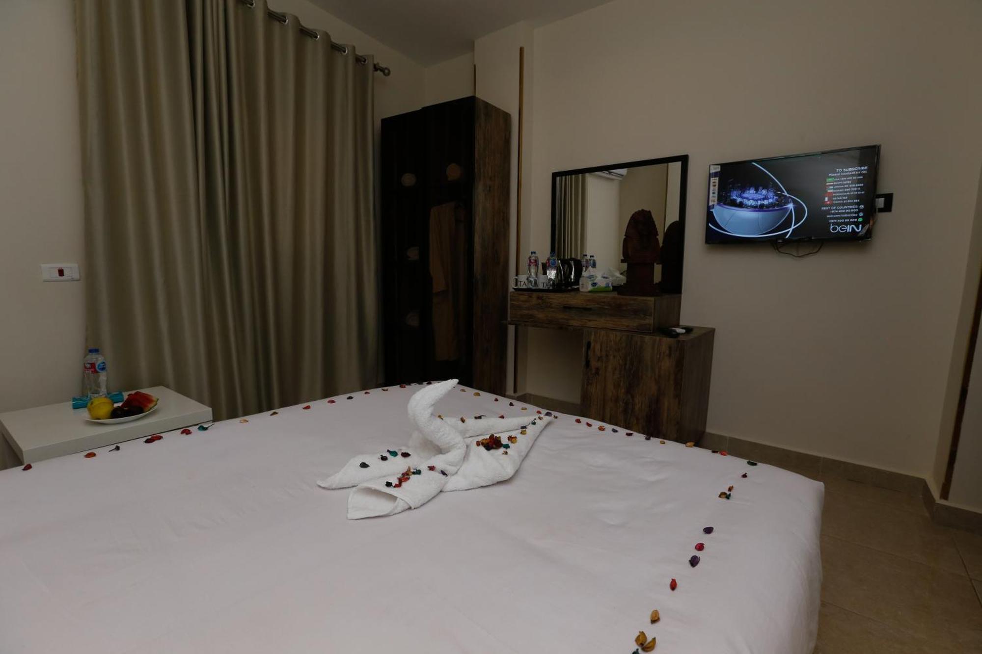 Taj Pyramids View Inn Kafrat al Jabal Exterior photo