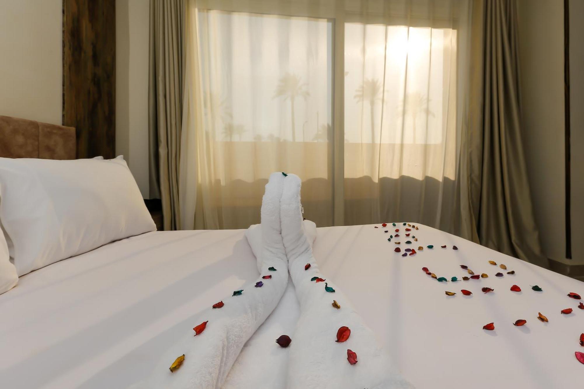 Taj Pyramids View Inn Kafrat al Jabal Exterior photo