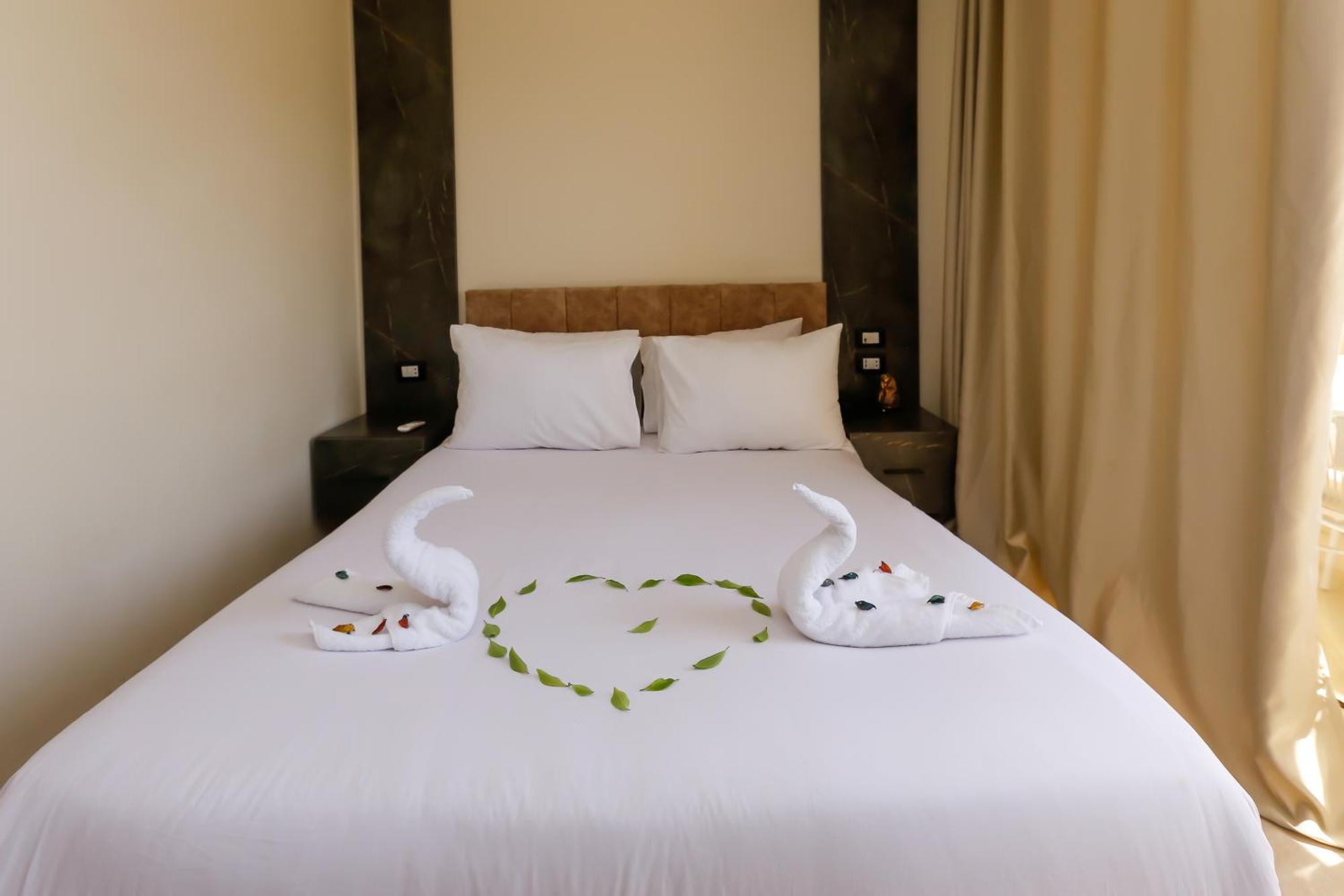 Taj Pyramids View Inn Kafrat al Jabal Exterior photo